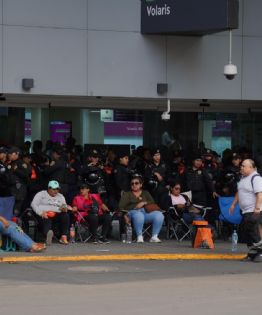Embajada de EU emite “alerta de seguridad” por bloqueos del CNTE en el AICM