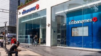 Reportan fallas en cajeros automáticos y banca en línea de Banamex (Video)