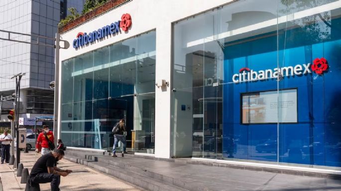 Reportan fallas en cajeros automáticos y banca en línea de Banamex (Video)