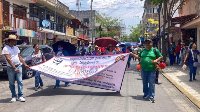 La CETEG colapsa el tráfico en Chilpancingo y bloquea la carretera Acapulco-Pinotepa Nacional