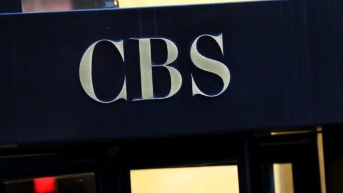 Directora de CBS News renuncia durante disputas legales con Trump