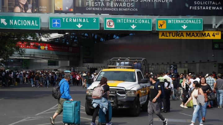 La CNTE cumple su amago y bloquea los accesos a las dos terminales del AICM (Video)