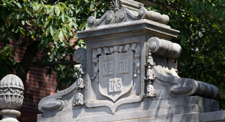 Harvard demanda a la administración Trump por prohibir la matriculación de alumnos extranjeros