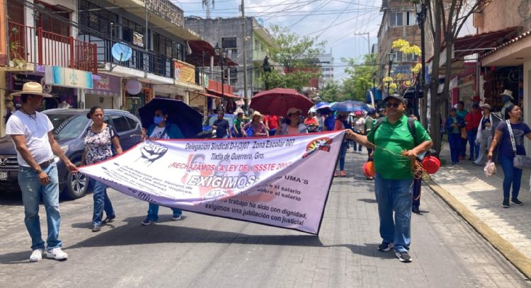 La CETEG colapsa el trÃ¡fico en Chilpancingo y bloquea la carretera Acapulco-Pinotepa Nacional