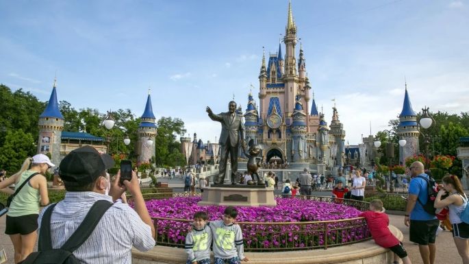 Disney suspende a trabajadores venezolanos tras perder estatus de protección