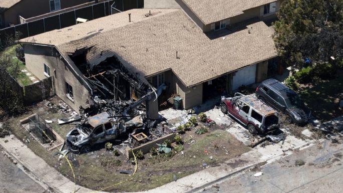 Avión privado se estrella en vecindario de San Diego; las seis personas a bordo murieron