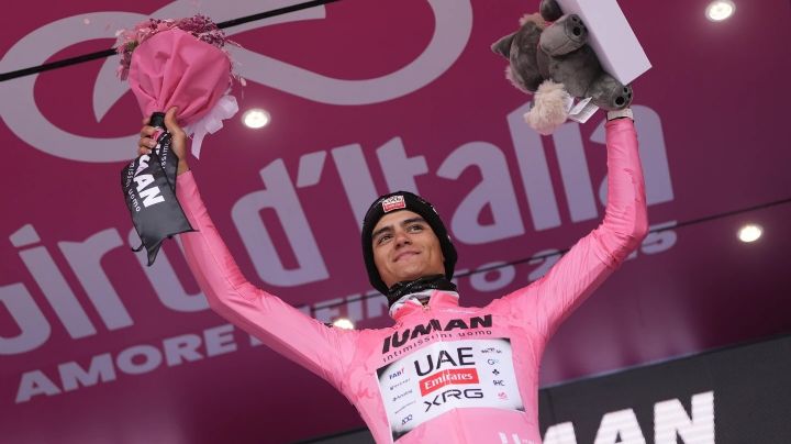 Isaac del Toro continúa como líder en Giro de Italia después de 14 etapas