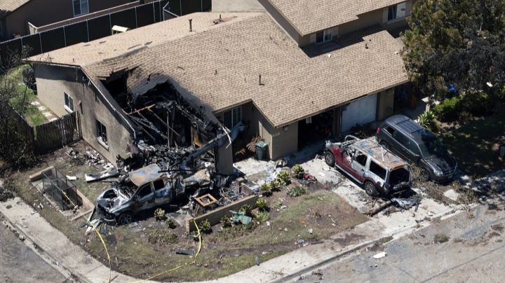 Avión privado se estrella en vecindario de San Diego; las seis personas a bordo murieron