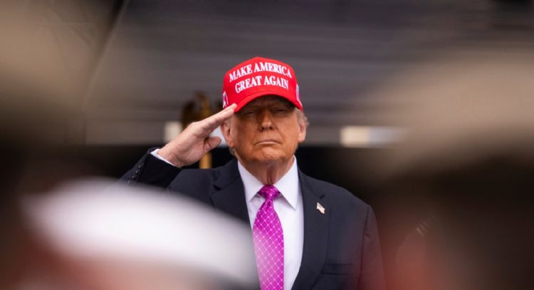 Trump arremete contra militares transgénero en discurso de graduación de West Point
