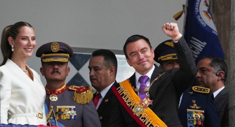 Noboa juramenta para un segundo mandato en Ecuador; promete una base sólida para el crecimiento