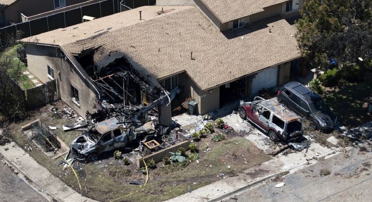 Avión privado se estrella en vecindario de San Diego; las seis personas a bordo murieron