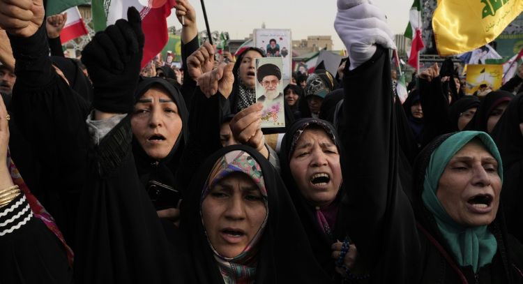 Irán suspende la aplicación obligatoria del hiyab en público