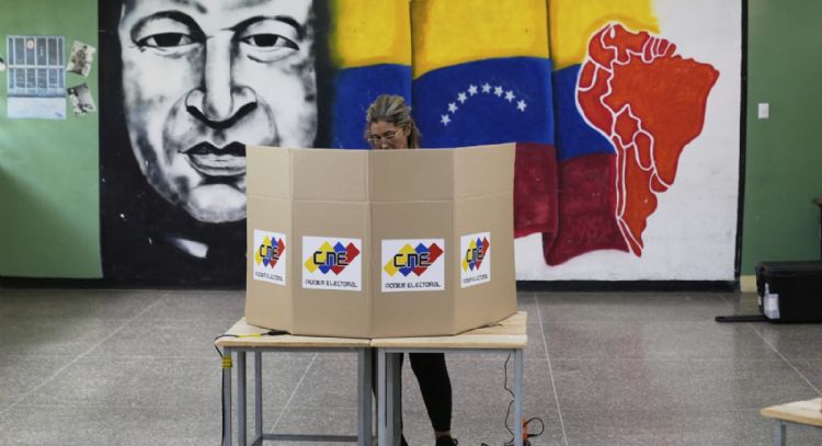 Abstención histórica, represión y carro completo del chavismo marcan elecciones en Venezuela