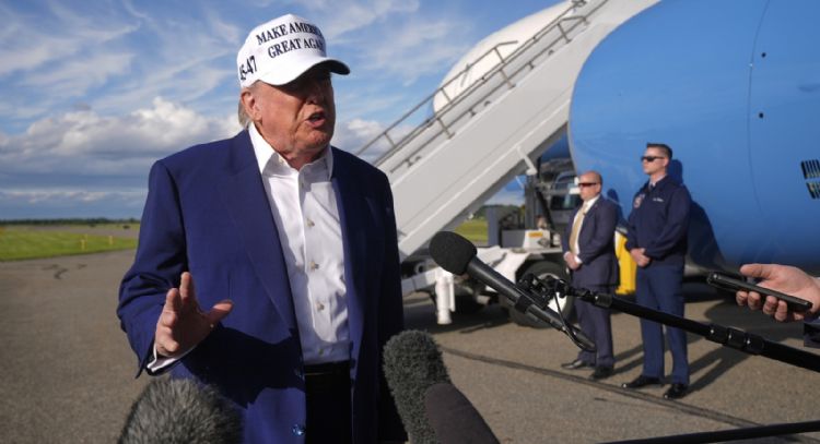 Trump confirma que retrasa hasta el 9 de julio los aranceles del 50% a la UE