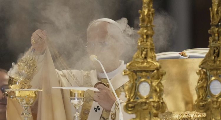El papa León XIV declara: "¡Soy romano!", al completar formalidades como obispo de Roma