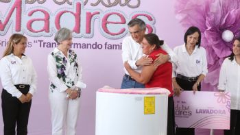 Cumplen Américo y María de Villarreal a las familias de Jaumave