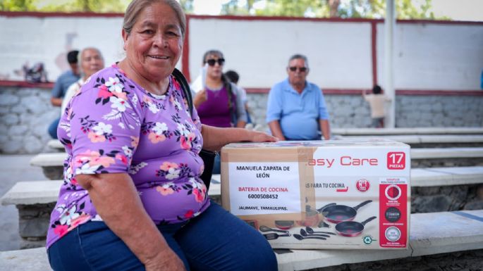 Cumplen Américo y María de Villarreal a las familias de Jaumave