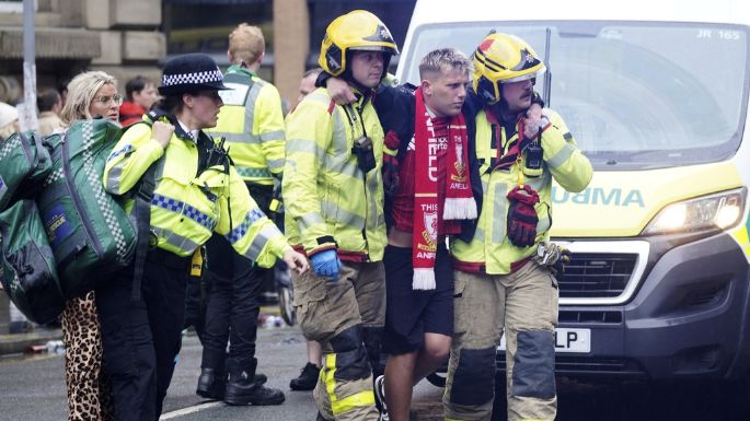 Atropello a aficionados del Liverpool deja 27 hospitalizados, incluidos cuatro niños