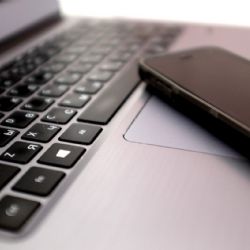 Así detectan los ladrones que dejaste tu celular y computadora en el auto (VIDEO)