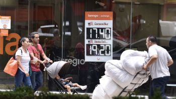 Menor tensión comercial beneficia al peso