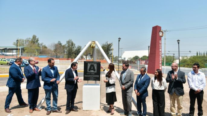 Gobernadora de Aguascalientes dio inicio a la construcción del laboratorio semiconductores