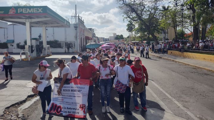 Intentan atropellar a docentes que protestaban por mejores condiciones laborales en Yucatán (Videos)