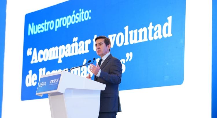 Los españoles de BBVA sí confían en el gobierno de Sheinbaum; invertirán 100 mil millones de pesos