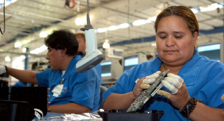 Más de 26 millones de personas trabajan por menos de un salario mínimo en México: Inegi