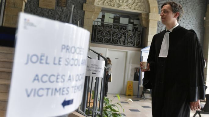 Corte francesa condena a excirujano a 20 años por violar a 299 niños