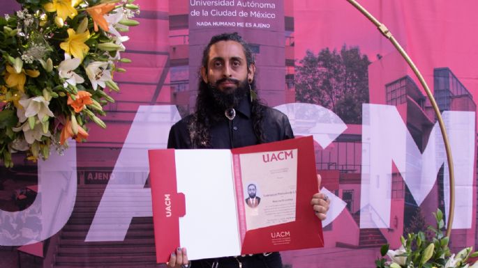 80 estudiantes de distintas licenciaturas recibieron sus títulos.