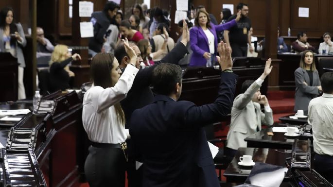 En medio de protestas de periodistas, Congreso de Michoacán aprueba tipificar la apología del delito