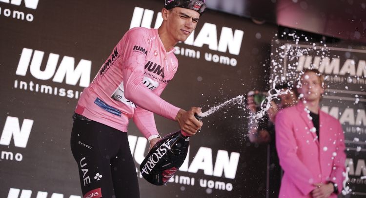 Isaac del Toro llega a 10 etapas como líder del Giro de Italia