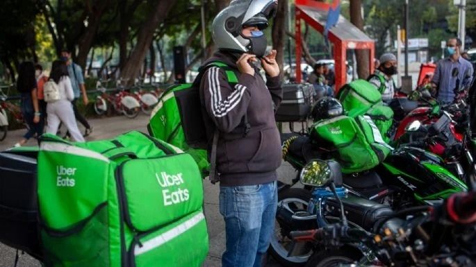 Repartidores de aplicaciones exigen claridad sobre ley para trabajadores de plataformas digitales