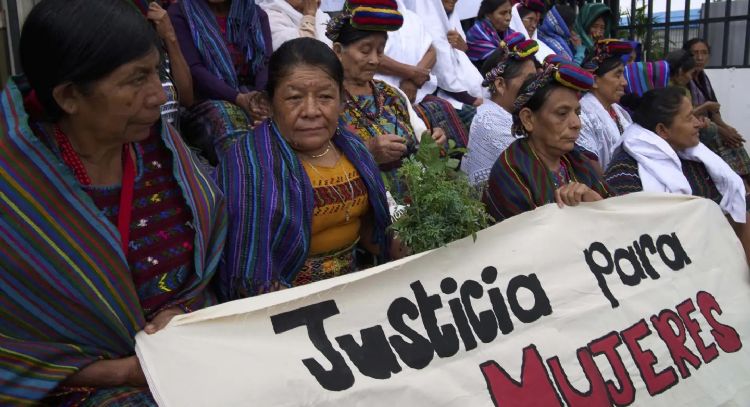 Condenan a 40 años de prisión a tres exparamilitares en Guatemala por crímenes de guerra y violación