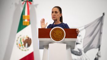 Sheinbaum en desacuerdo con Taibo; no nacionalizarán Tv Azteca