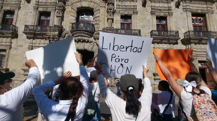 Habitantes de Teuchitlán marchan en defensa de su alcalde, ligado al rancho Izaguirre