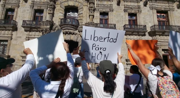 Habitantes de Teuchitlán marchan en defensa de su alcalde, ligado al rancho Izaguirre