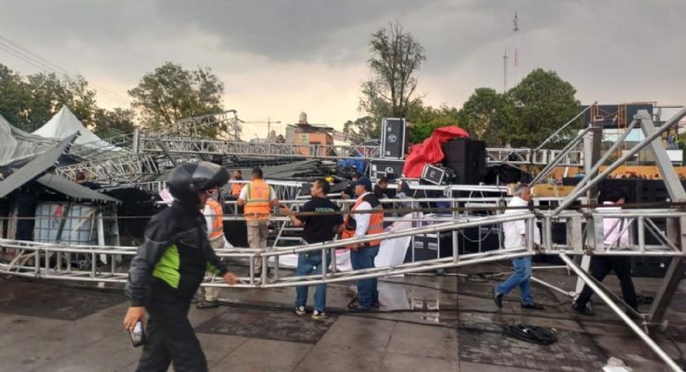 Colapsa escenario en la explanada de la alcaldía Gustavo A. Madero; hay 7 heridos (Video)
