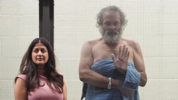 Presunto acosador de Jennifer Aniston aparece en la corte sin camisa y ordenan una evaluación mental