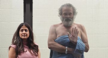 Presunto acosador de Jennifer Aniston aparece en la corte sin camisa y ordenan una evaluación mental