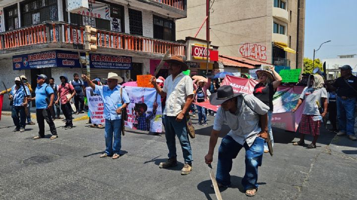Marchan en Guerrero para exigir justicia por asesinato de opositor al proyecto La Parota