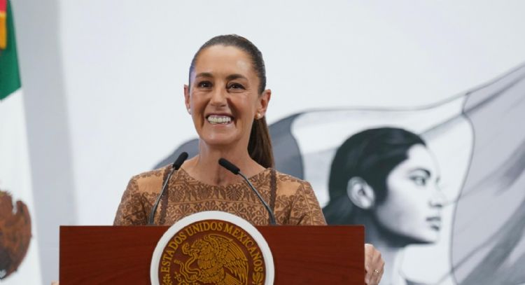 Sheinbaum no asistirá a misa del Papa León XIV en el Vaticano, pero lo invitará a México