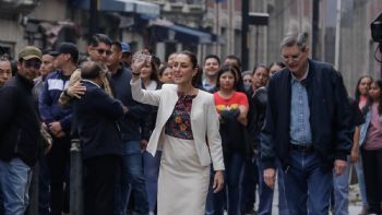 Sheinbaum vota en elección judicial; tardó 12 minutos