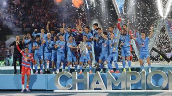 Cruz Azul arrasa 5-0 a Whitecaps para conquistar la corona de la Copa de Campeones de Concacaf