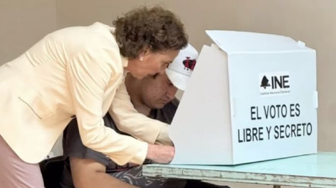 Beatriz Gutiérrez Müller publica foto con su hijo Jesús Ernesto en la casilla y desata polémica