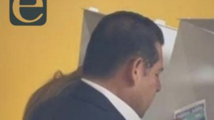 Captan al gobernador Alejandro Armenta con acordeón al emitir su voto (Video)
