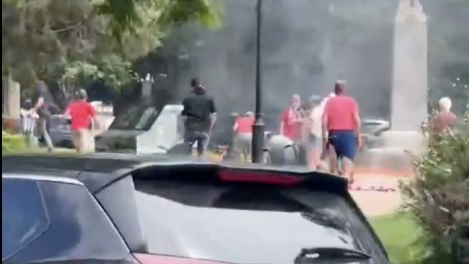 Hombre con lanzallamas hiere a seis personas en centro comercial (Video)