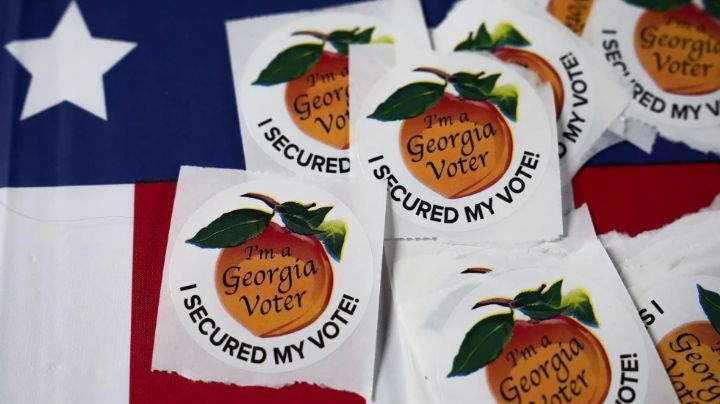 Encarcelan al alcalde de Georgia por intentar detener una elección local