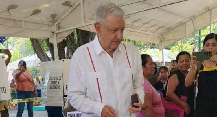 AMLO reaparece para votar en la elección judicial