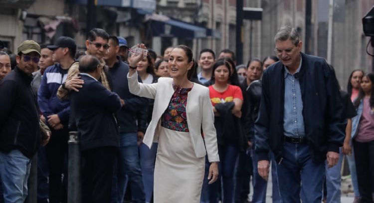 Sheinbaum vota en elección judicial; tardó 12 minutos